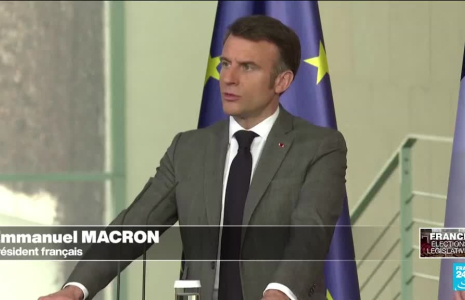 Législatives : les programmes des "extrêmes" mènent "à la guerre civile", affirme Emmanuel Macron