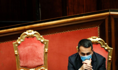 L'ITALIE POURSUIT LES LABORATOIRES POUR SÉCURISER LES DOSES DE VACCINS