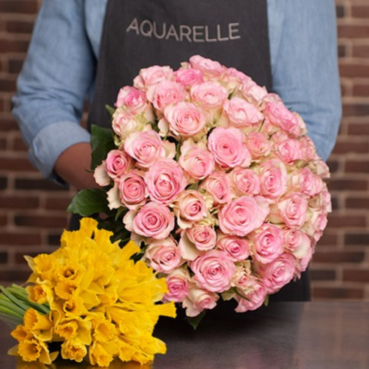 Découvrez notre sélection de cadeaux et délicates attentions pour combler votre grand-mère. ( crédit photo : GEtty Images )