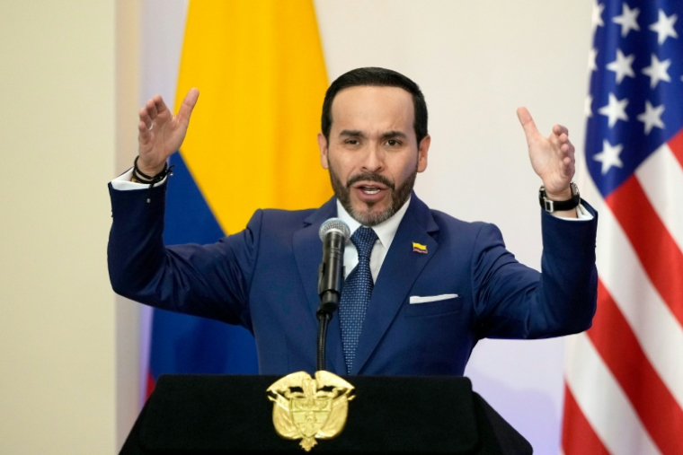 Le président colombien Abelardo de la Espriella donne une conférence de presse lors d'une cérémonie de signature d'accords bilatéraux avec le secrétaire d'Etat américain Marco Rubio (hors-champ) à Barranquilla, en Colombie, le 8 septembre 2026 ( POOL / Fernando Vergara )