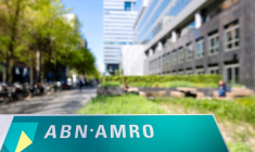 Le logo d'ABN AMRO est visible au siège social à Amsterdam