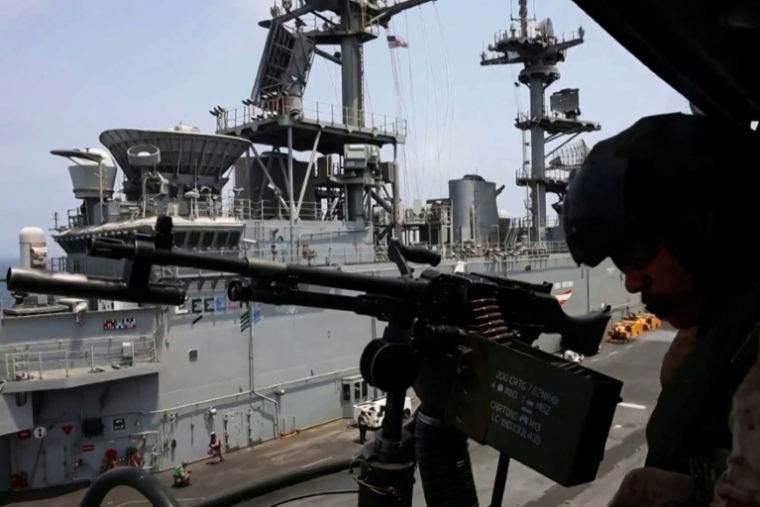 Des soldats américains mettent en oeuvre le blocus des ports iraniens, selon une capture de vidéo diffusée le 25 juillet 2025 par le Commandement pour le Moyen-Orient (Centcom) ( US Central Command (CENTCOM) / - )