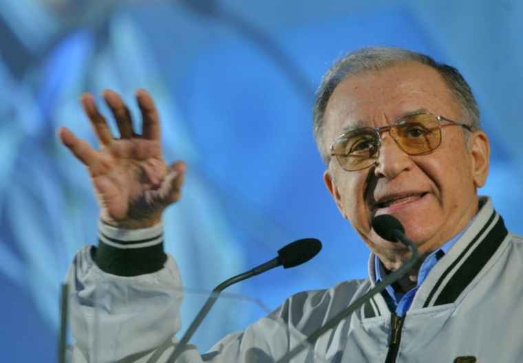 L'ancien président roumain Ion Iliescu en septembre 2004. ( AFP / DANIEL MIHAILESCU )