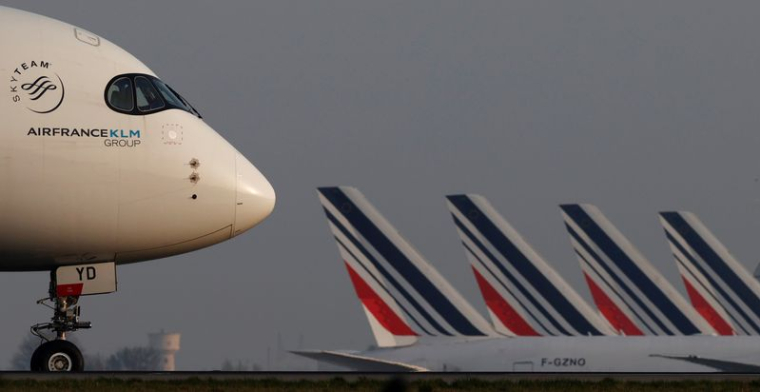 Un avion d'Air France atterrit à l'aéroport Charles-de-Gaulle de Roissy