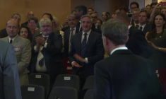 Le président Macron et le roi d'Espagne Felipe VI arrivent au forum économique à Madrid