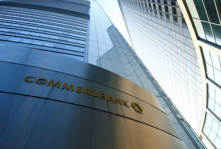 COMMERZBANK ANTICIPE UNE PERTE NETTE EN 2021