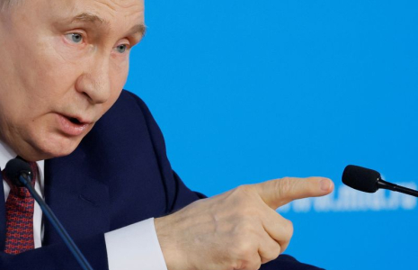 Le président russe Vladimir Poutine prononce un discours lors d'une réunion avec les dirigeants du ministère russe des Affaires étrangères à Moscou