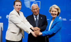 La Première ministre danoise Mette Frederiksen, le président du Conseil européen Antonio Costa et la présidente de la Commission européenne Ursula von der Leyen lors d'un sommet des dirigeants de l'Union européenne