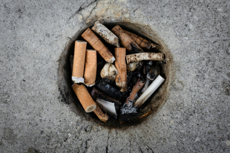 L'Assurance maladie plaide pour interdire la vente de cigarettes aux personnes nées après 2009 et faire ainsi émerger une "génération sans tabac" ( AFP / JOEL SAGET )