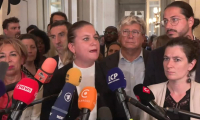 Chute du gouvernement: LFI déposera mardi une motion de destitution du président (Panot)