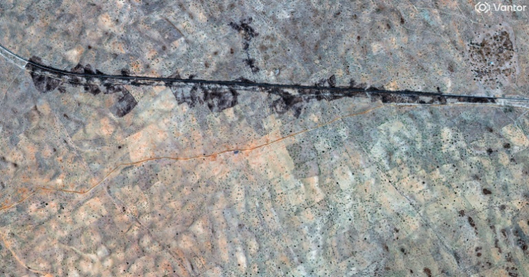 Photo satellite prise le 30 octobre et publiée le 31 octobre 2025 par Vantor, montrant une zone incendiée au nord-ouest d'El-Facher ( Satellite image ©2025 Vantor / Handout )