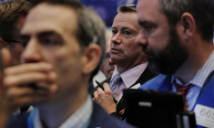 Des traders travaillent à la bourse de New York