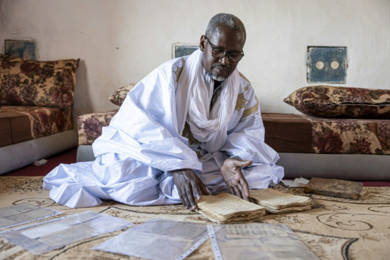 Mohamed Ben Baty, le 4 avril 2025, dans la ville médiévale de Oualata, en Mauritanie ( AFP / PATRICK MEINHARDT )