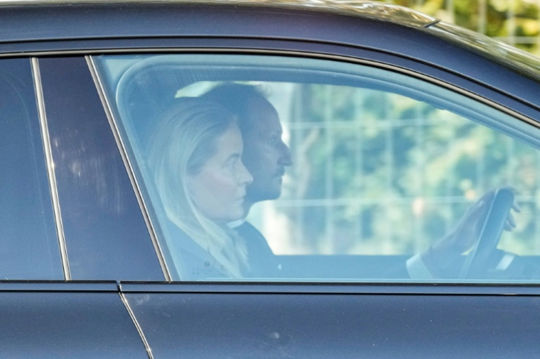 Le prince héritier Haakon et son épouse Mette-Marit à leur arrivée à l'hôpital, où est hospitalisé le roi Harald de Norvège, le 27 août 2026. ( NTB / Cornelius Poppe )