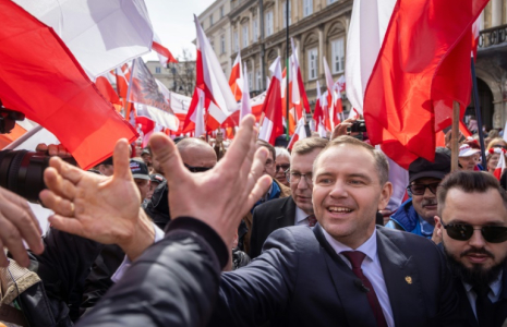 Karol Nawrocki, candidat à l'élection présidentielle en Pologne, le 12 avril 2025, à Varsovie ( AFP / Wojtek RADWANSKI )