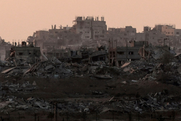 Une photo, prise depuis la frontière israélienne avec la bande de Gaza, montre des bâtiments détruits dans le territoire palestinien, le 9 septembre 2025 ( AFP / Jack GUEZ )