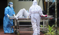 Un homme présentant des symptômes du virus Nipah pris en charge à l'hôpital public de Kozhikode, dans l'État du Kerala, au sud de l'Inde, le 16 septembre 2023 ( AFP / - )