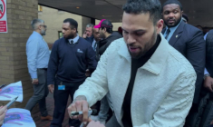 Le chanteur américain Chris Brown, accusé d'agression, quitte un tribunal londonien