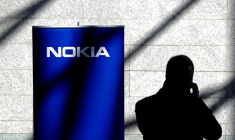 NOKIA: NOUVEAU PLAN DE BAISSE DES COÛTS, BÉNÉFICE EN REPLI AU TROISIÈME TRIMESTRE
