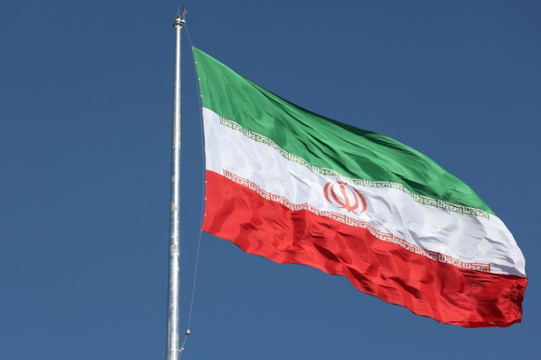 Le drapeau iranien flotte à Téhéran