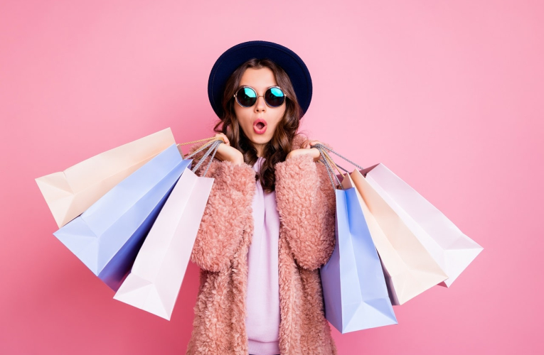 Le Black Friday 2024 marque le coup d'envoi des achats de Noël (Crédits: Adobe Stock)