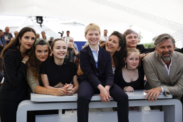 "LES PIRES" REMPORTE LE PRIX DE LA SECTION "UN CERTAIN REGARD" À CANNES