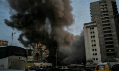 Un épais nuage de fumée noire au-dessus du site d'une frappe aérienne israélienne sur Beyrouth, le 18 mars 2026 au Liban ( AFP / FADEL itani )