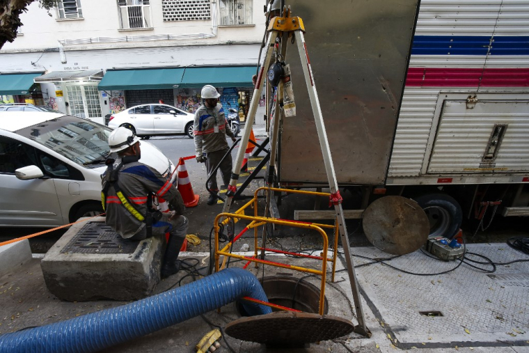 Des employés d'Enel, dans la région de Sao Paulo, en mars 2024 (illustration) ( AFP / MIGUEL SCHINCARIOL )