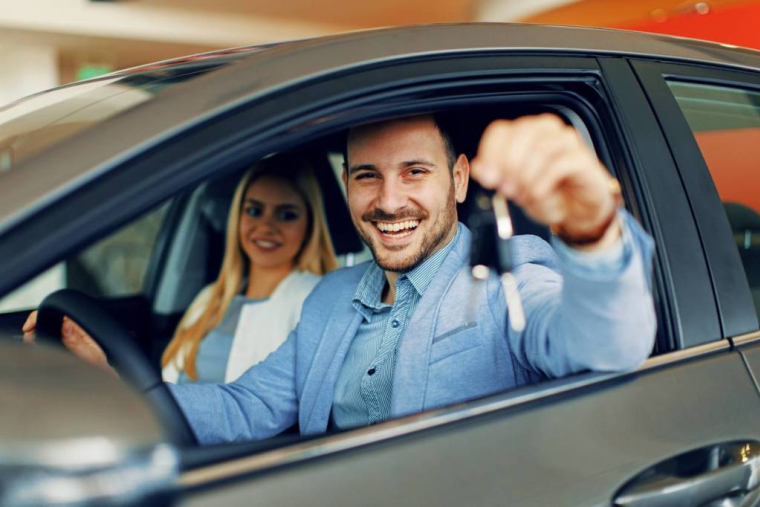 Assurance Auto : faut-il choisir la garantie valeur à neuf ou l'assurance de remplacement ? / iStock.com - djiledesign