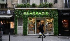 En 2024, 75.000 pharmaciens ont été recensés en France, soit soit une hausse de 1,2% par rapport à 2023 et de 2,7% sur dix ans. ( AFP / EMMANUEL DUNAND )