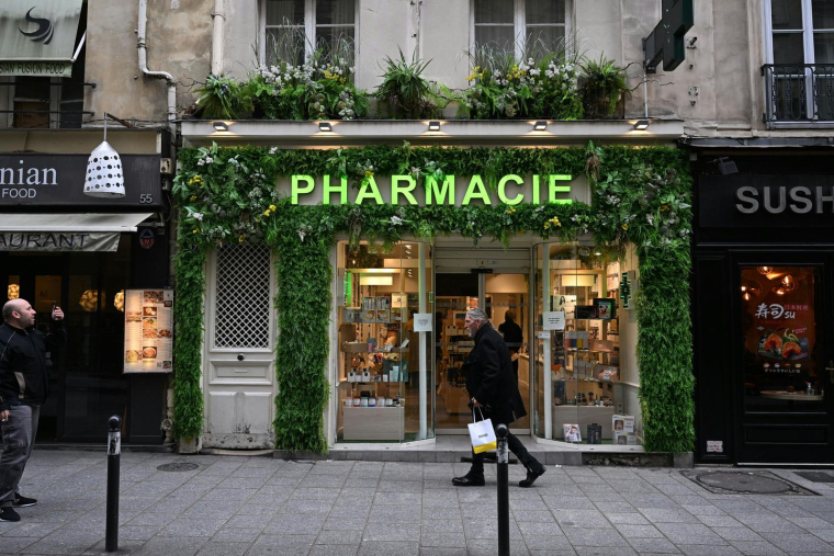 En 2024, 75.000 pharmaciens ont été recensés en France, soit soit une hausse de 1,2% par rapport à 2023 et de 2,7% sur dix ans. ( AFP / EMMANUEL DUNAND )