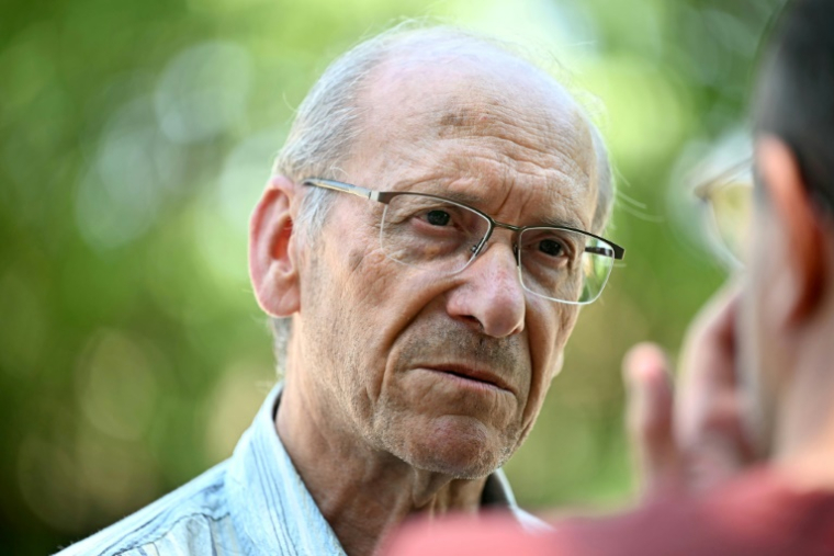 Le maire de Goult (Vaucluse), Didier Perello, réagit à la fusillade mortelle survenue lors d'une fête de mariage organisée dans sa ville, le 22 juin 2025 ( AFP / Gabriel BOUYS )