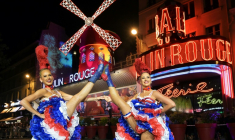 Inauguration des nouvelles voiles du moulin à vent du théâtre du Moulin Rouge à Paris le 5 juillet 2024 ( AFP / Bertrand GUAY )