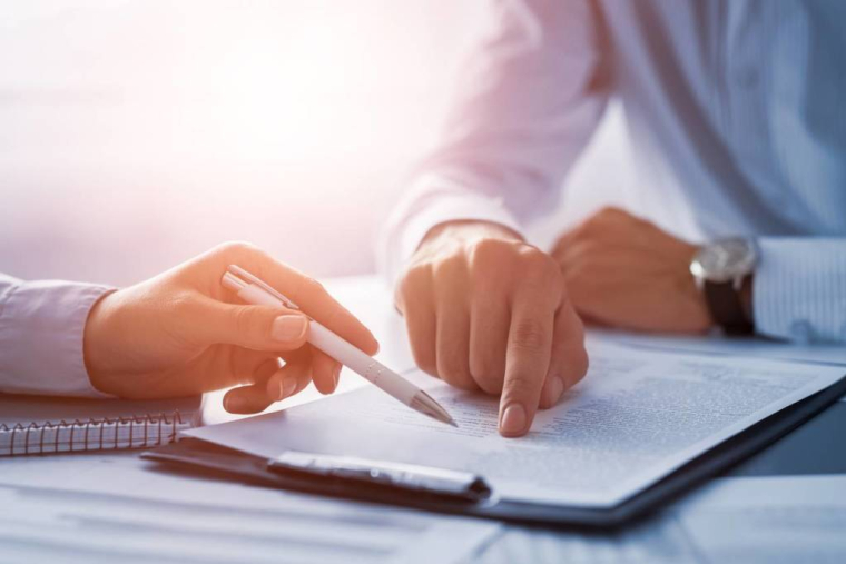 Compléments de salaires et revenus de remplacement : quelles sont les prestations versées par les organismes de prévoyance ? / iStock.com - scyther5