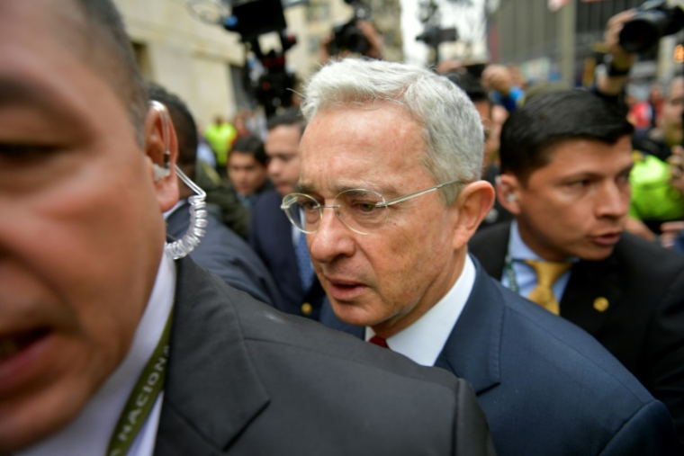 L'ex-président colombien Alvaro Uribe, le 8 octobre 2019 à Bogota ( AFP / Raul ARBOLEDA )