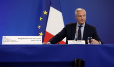 Le ministre français de l'Économie, Bruno Le Maire, assiste à une conférence de presse au ministère des Finances