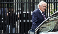 L'ancien Premier ministre Jean-Pierre Raffarin à Paris, le 12 juin 2026 ( AFP / STEPHANE DE SAKUTIN )