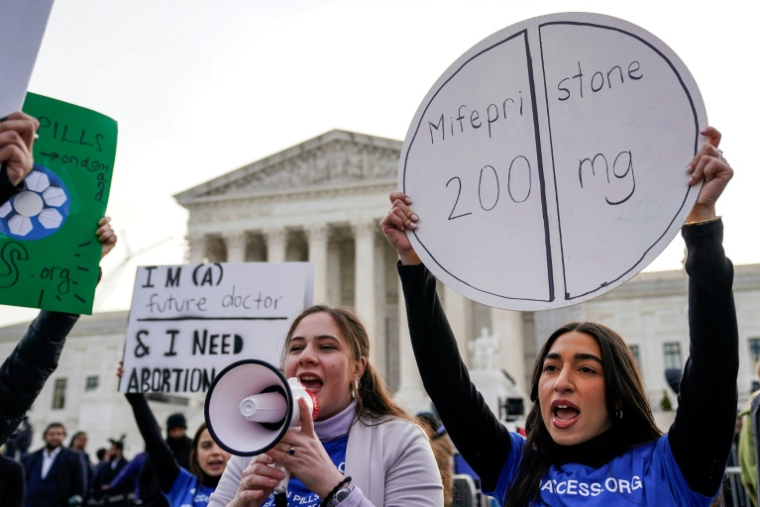 Manifestation pour l'accès à l'avortement, le 26 mars 2024 à Washington  ( AFP / Drew ANGERER )