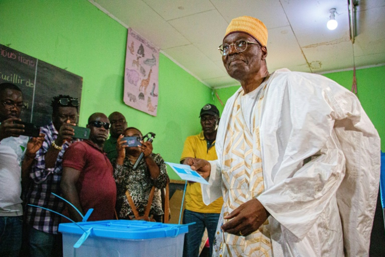 L'opposant camerounais Issa Tchiroma Bakary vote à Garoua, le 12 octobre 2025 ( AFP / - )