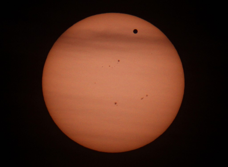 Venus (ici devant le Soleil) est encore largement méconnue ( AFP / ALEXANDER KLEIN )