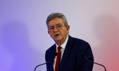 Le leader de LFI Mélenchon soutient la liste "Etre Bondy" pour les prochaines élections municipales, à Bondy