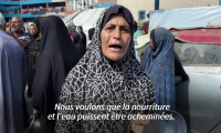 Des Gazaouis affamés tapent sur des casseroles pour réclamer la fin du blocus