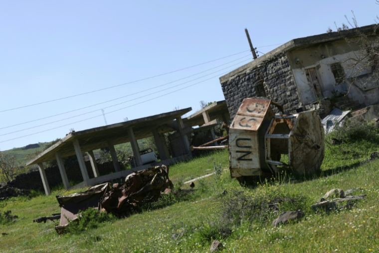 Un poste de la Force des Nations unies chargée d'observer le désengagement (Fnuod) détruit dans la province de Qouneitra, dans le sud de la Syrie, le 22 avril 2026 ( AFP / Bakr ALkasem )