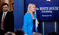 Le secrétaire de presse de la Maison Blanche, M. Leavitt, tient un point de presse