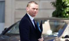 Le ministre français du Travail, Olivier Dussopt, après un Conseil des ministres à Paris