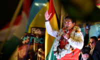 Le président élu de centre-droit Rodrigo Paz s'adresse à ses partisans après le résultat des élections, le 19 octobre 2025 à La Paz, en Bolivie ( AFP / Jorge BERNAL                       )