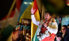 Le président élu de centre-droit Rodrigo Paz s'adresse à ses partisans après le résultat des élections, le 19 octobre 2025 à La Paz, en Bolivie ( AFP / Jorge BERNAL                       )