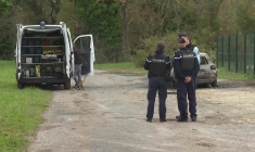 Ile d'Oléron: les gendarmes près de la voiture du suspect