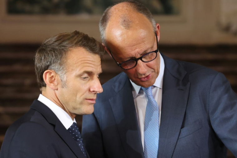 Le président français Emmanuel Macron et le chancelier allemand Friedrich Merz (D) en Allemagne, le 17 juillet 2026  ( AFP / Ludovic MARIN )