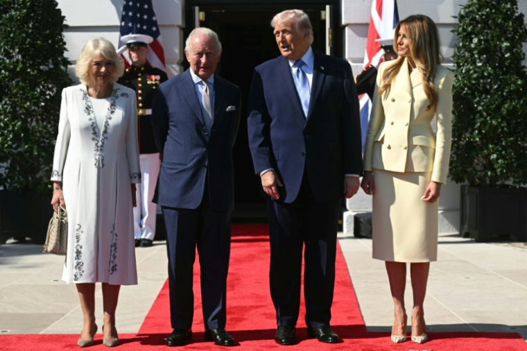 Le président américain Donald Trump et son épouse Melania Trump reçoivent le roi Charles III et la reine Camilla à la Maison Blanche, le 27 avril 2026 à Washington ( AFP / SAUL LOEB )